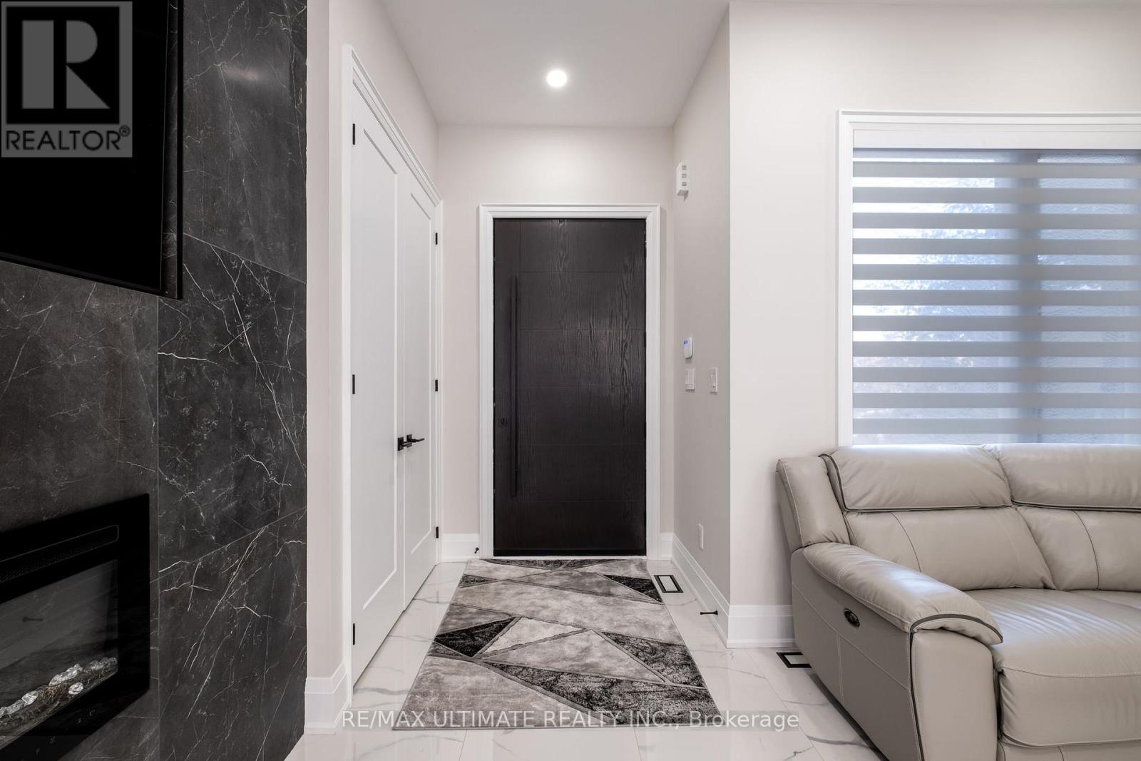 31 Flindon Road N, Toronto, Ontario  M9M 1J1 - Photo 6 - W12565674