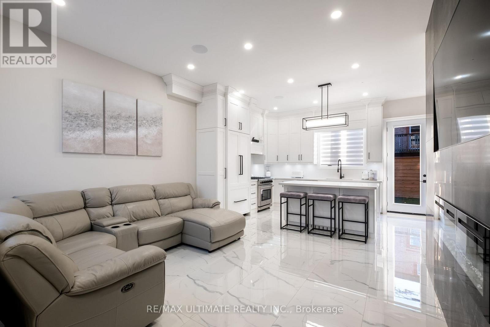 31 Flindon Road N, Toronto, Ontario  M9M 1J1 - Photo 7 - W12565674