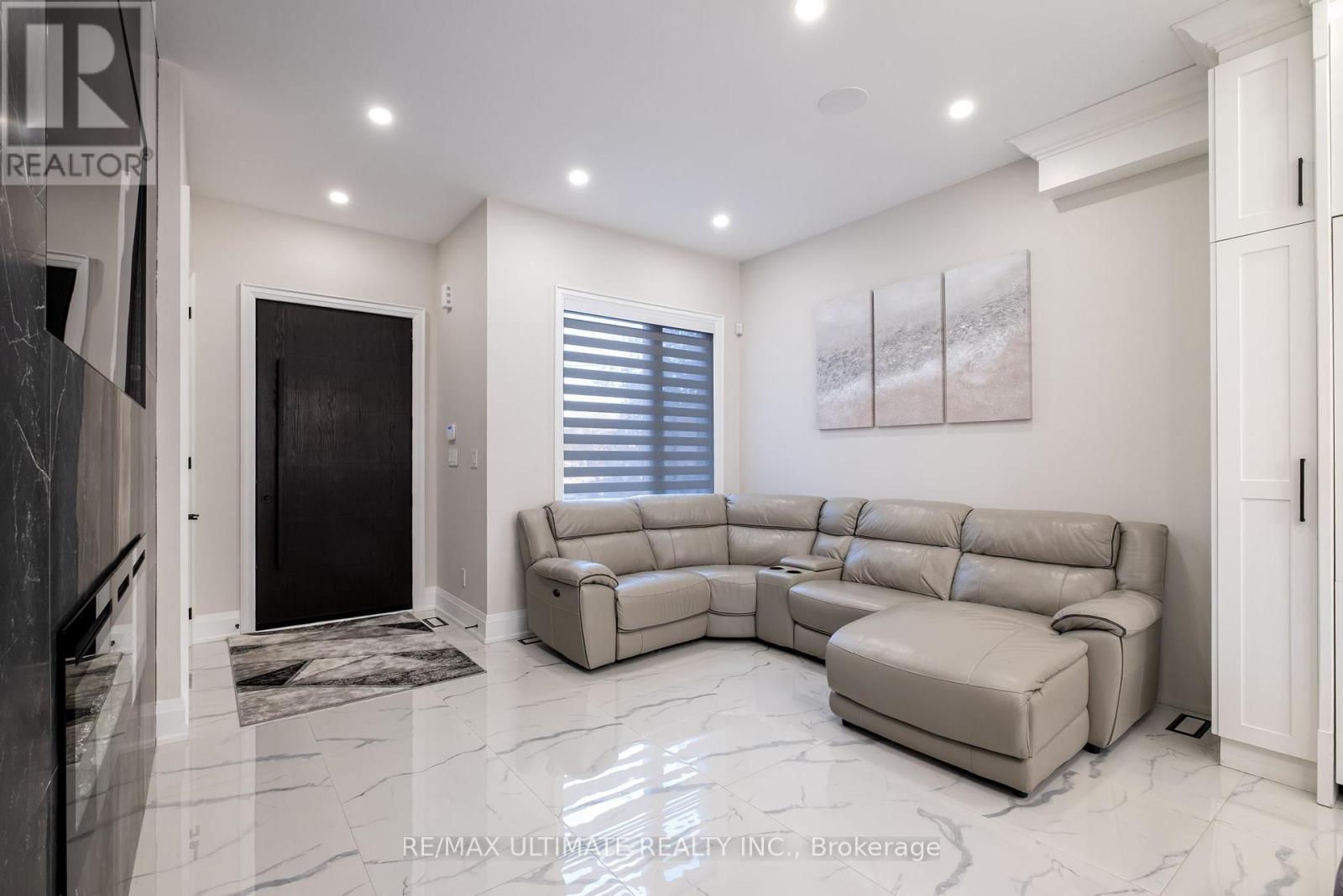 31 Flindon Road N, Toronto, Ontario  M9M 1J1 - Photo 9 - W12565674