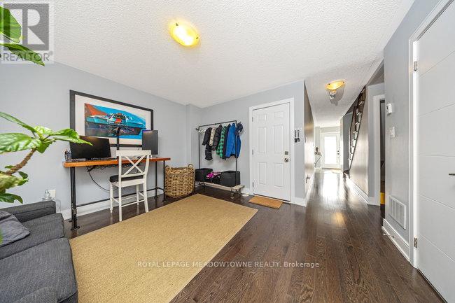 16 Kersey Lane, Halton Hills, Ontario  L7G 0K1 - Photo 5 - W12565698