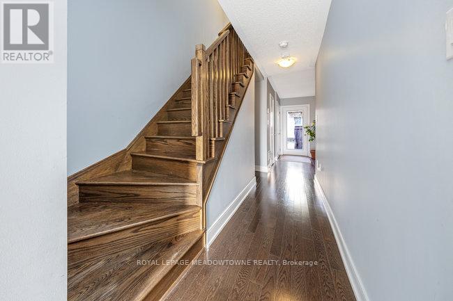 16 Kersey Lane, Halton Hills, Ontario  L7G 0K1 - Photo 7 - W12565698