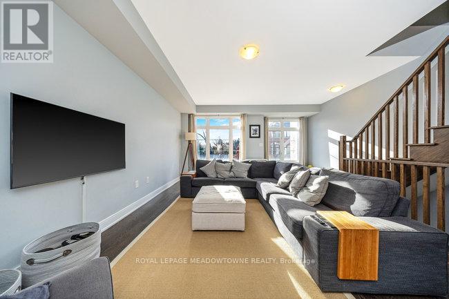 16 Kersey Lane, Halton Hills, Ontario  L7G 0K1 - Photo 8 - W12565698