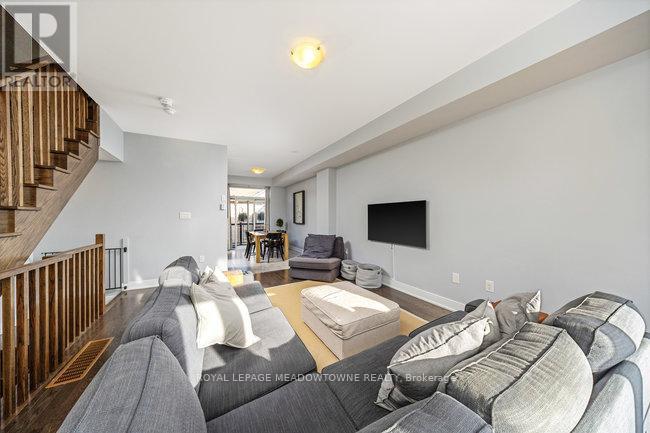 16 Kersey Lane, Halton Hills, Ontario  L7G 0K1 - Photo 9 - W12565698