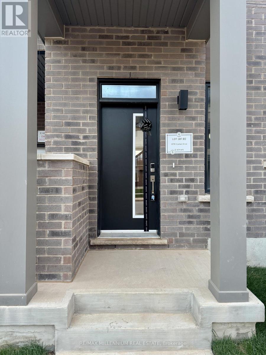 3278 Crystal Drive, Oakville, Ontario  L6M 4K1 - Photo 3 - W12565704