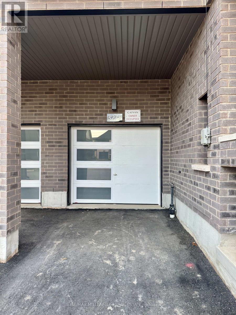 3278 Crystal Drive, Oakville, Ontario  L6M 4K1 - Photo 4 - W12565704