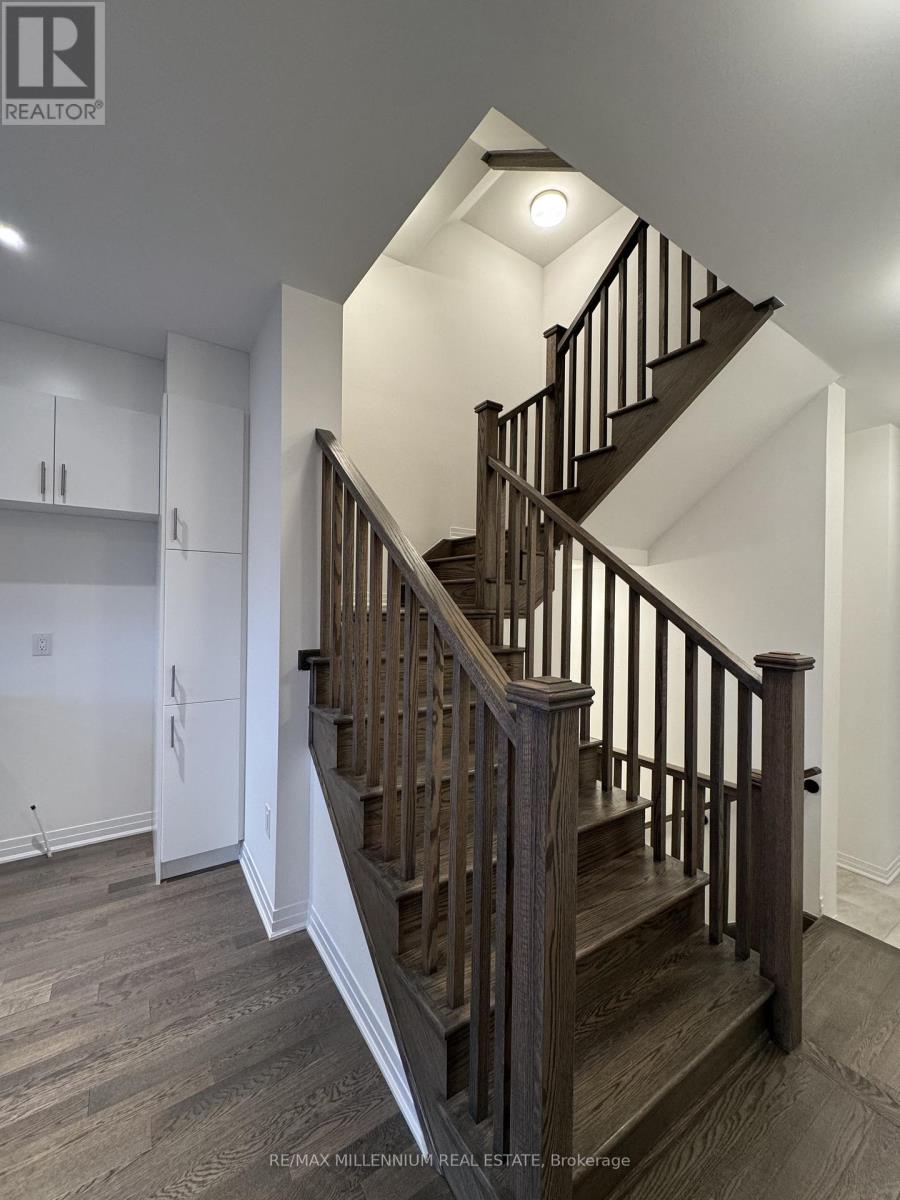 3278 Crystal Drive, Oakville, Ontario  L6M 4K1 - Photo 6 - W12565704