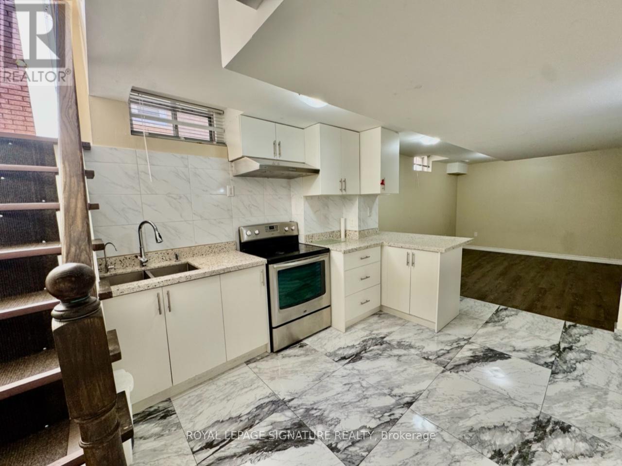 3 Carrie Crescent, Brampton, Ontario  L6Y 4Z4 - Photo 2 - W12565716