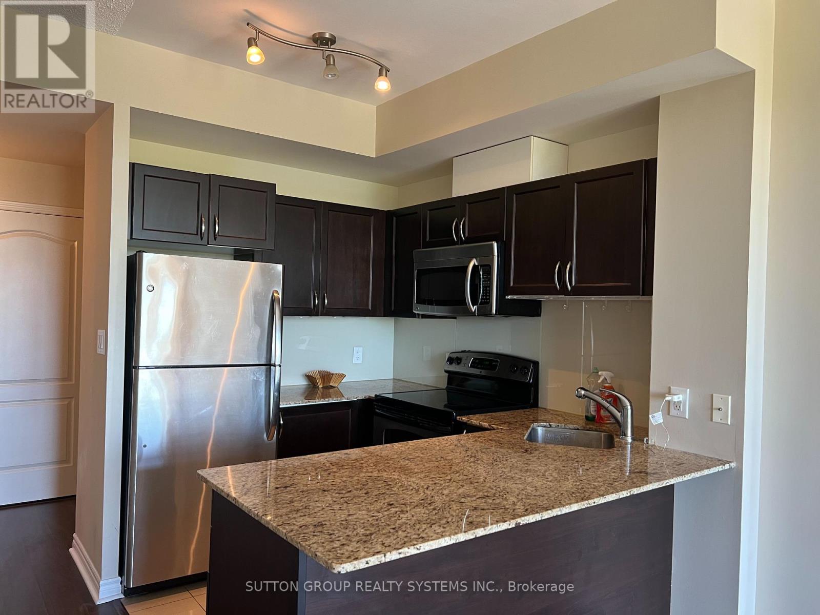 1207 - 3865 Lake Shore Boulevard W, Toronto, Ontario  M8W 0A2 - Photo 2 - W12565770