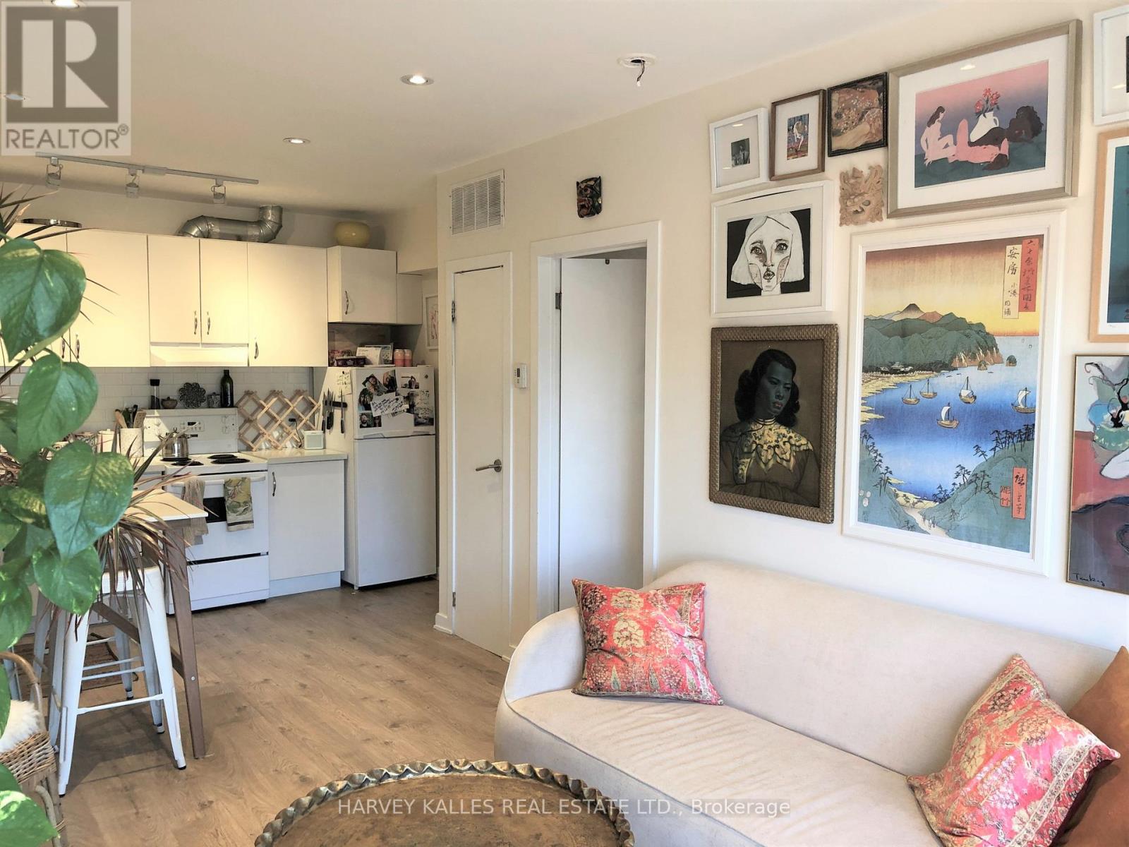 4 - 1216 St Clair Avenue W, Toronto, Ontario  M6E 1B4 - Photo 3 - W12565788