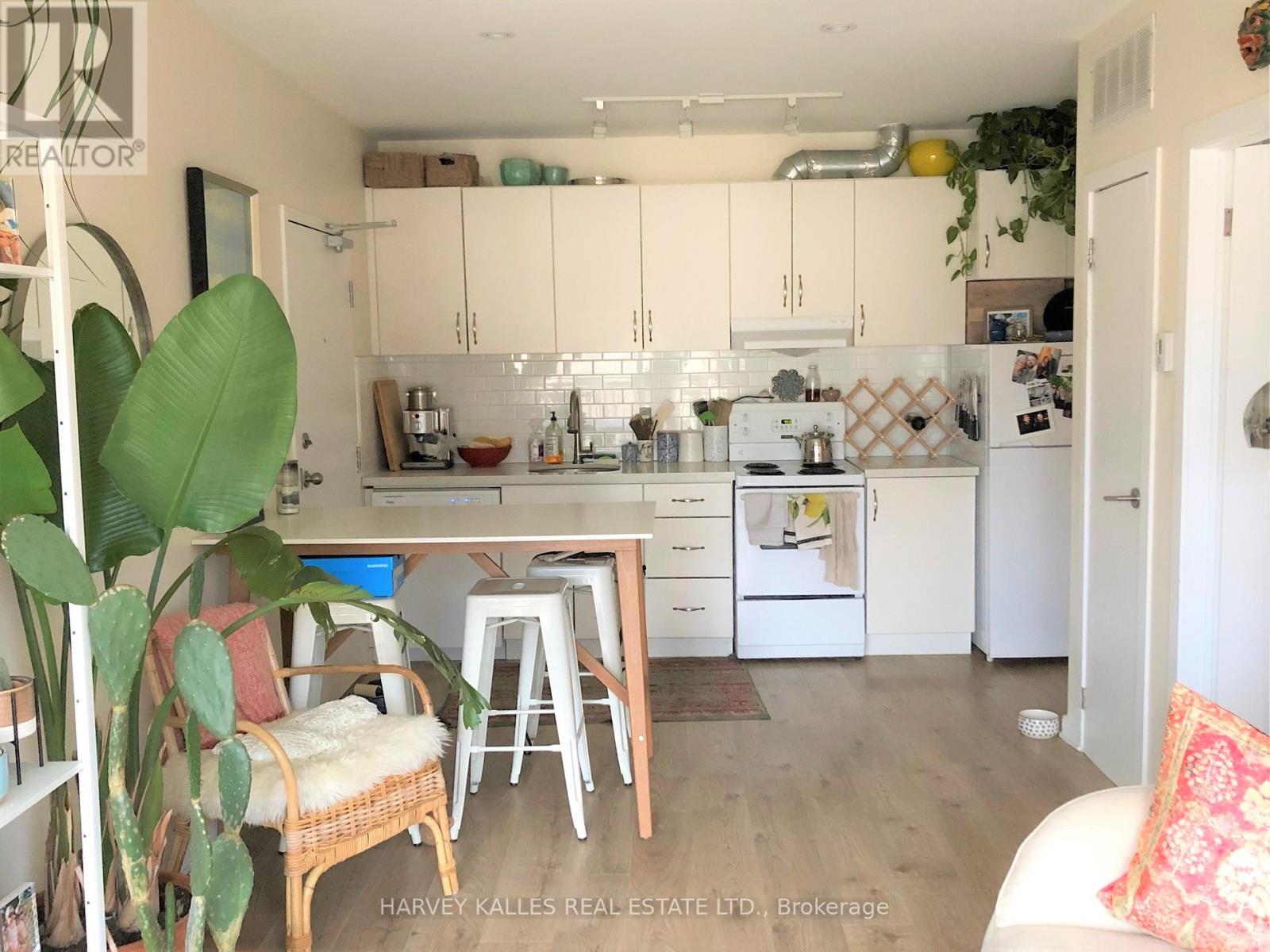 4 - 1216 St Clair Avenue W, Toronto, Ontario  M6E 1B4 - Photo 6 - W12565788