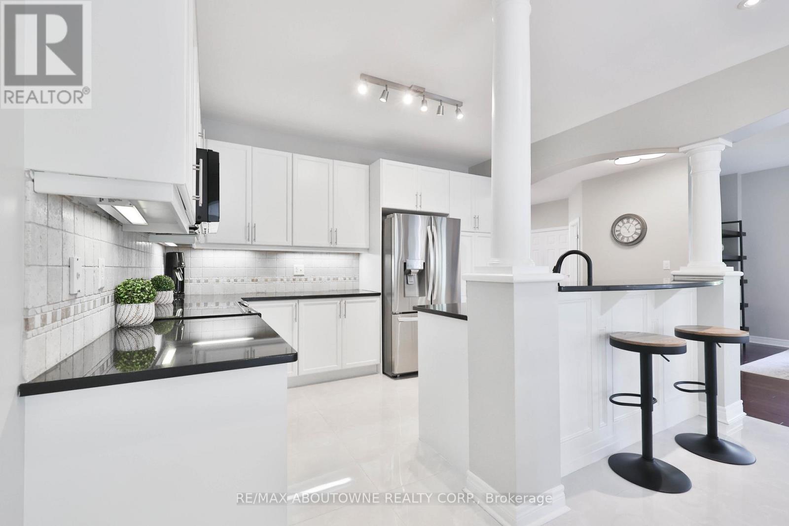 3262 Skipton Lane, Oakville, Ontario  L6M 0K2 - Photo 13 - W12565790