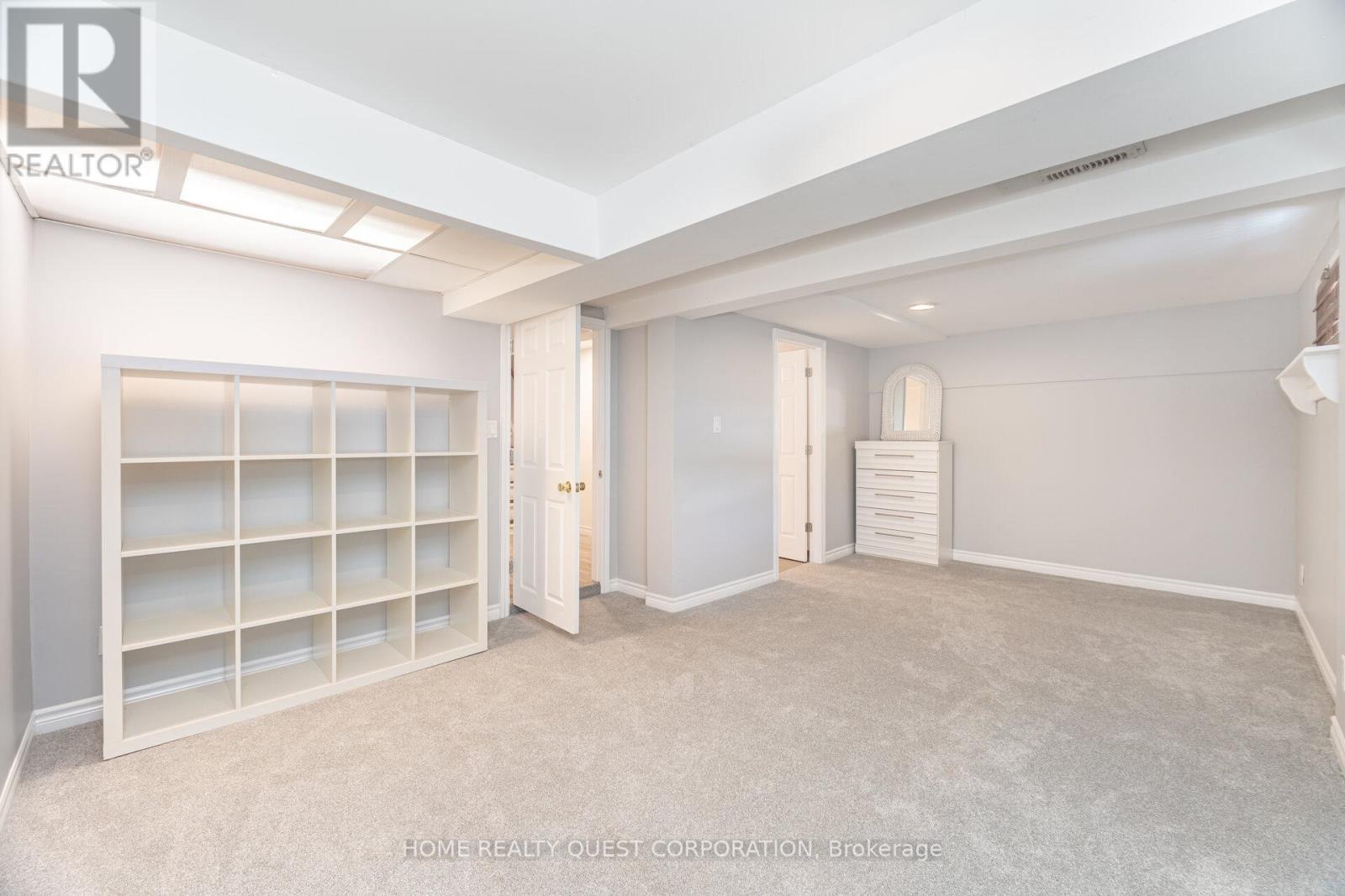 2715 Hollington Crescent, Mississauga, Ontario  L5K 1E8 - Photo 25 - W12565794