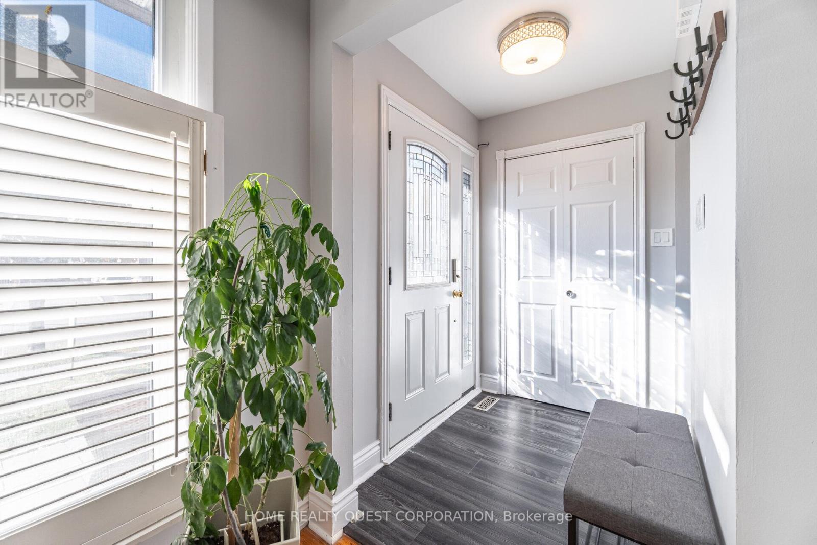 2715 Hollington Crescent, Mississauga, Ontario  L5K 1E8 - Photo 4 - W12565794