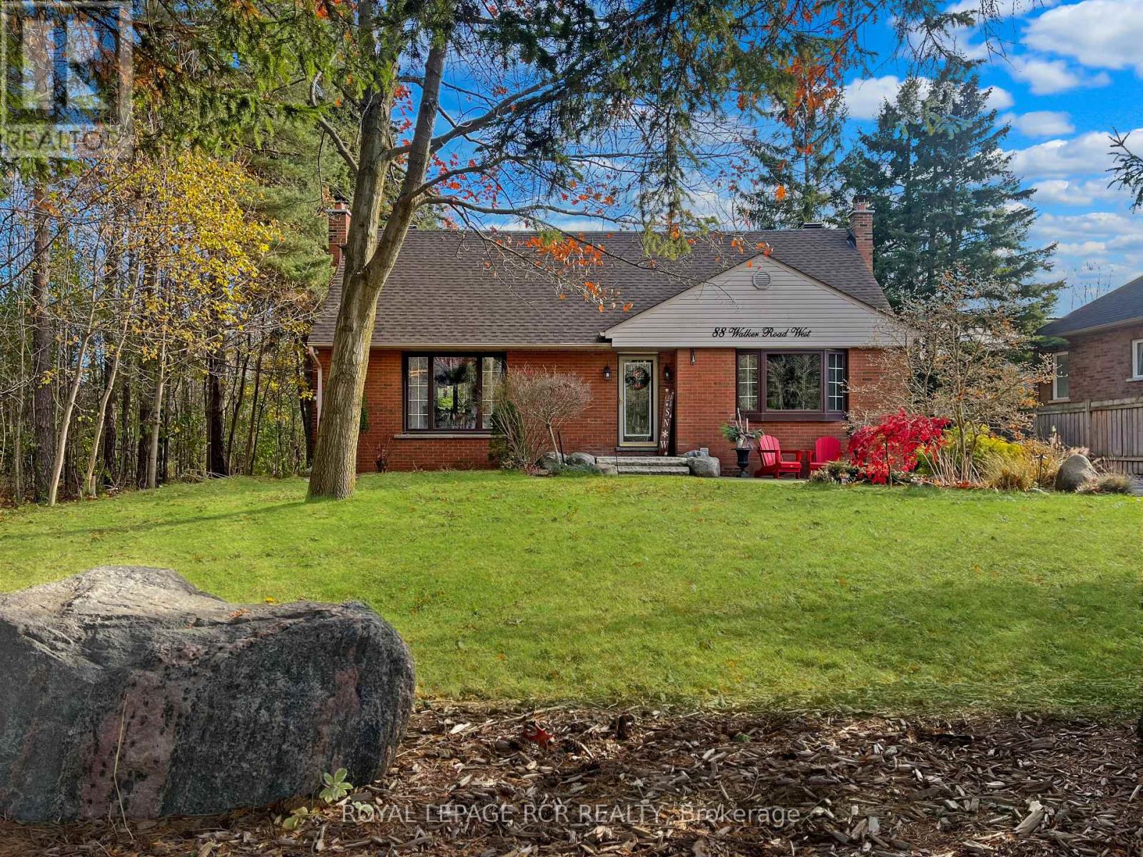 88 Walker Road W, Caledon, Ontario  L7C 0G8 - Photo 2 - W12565800