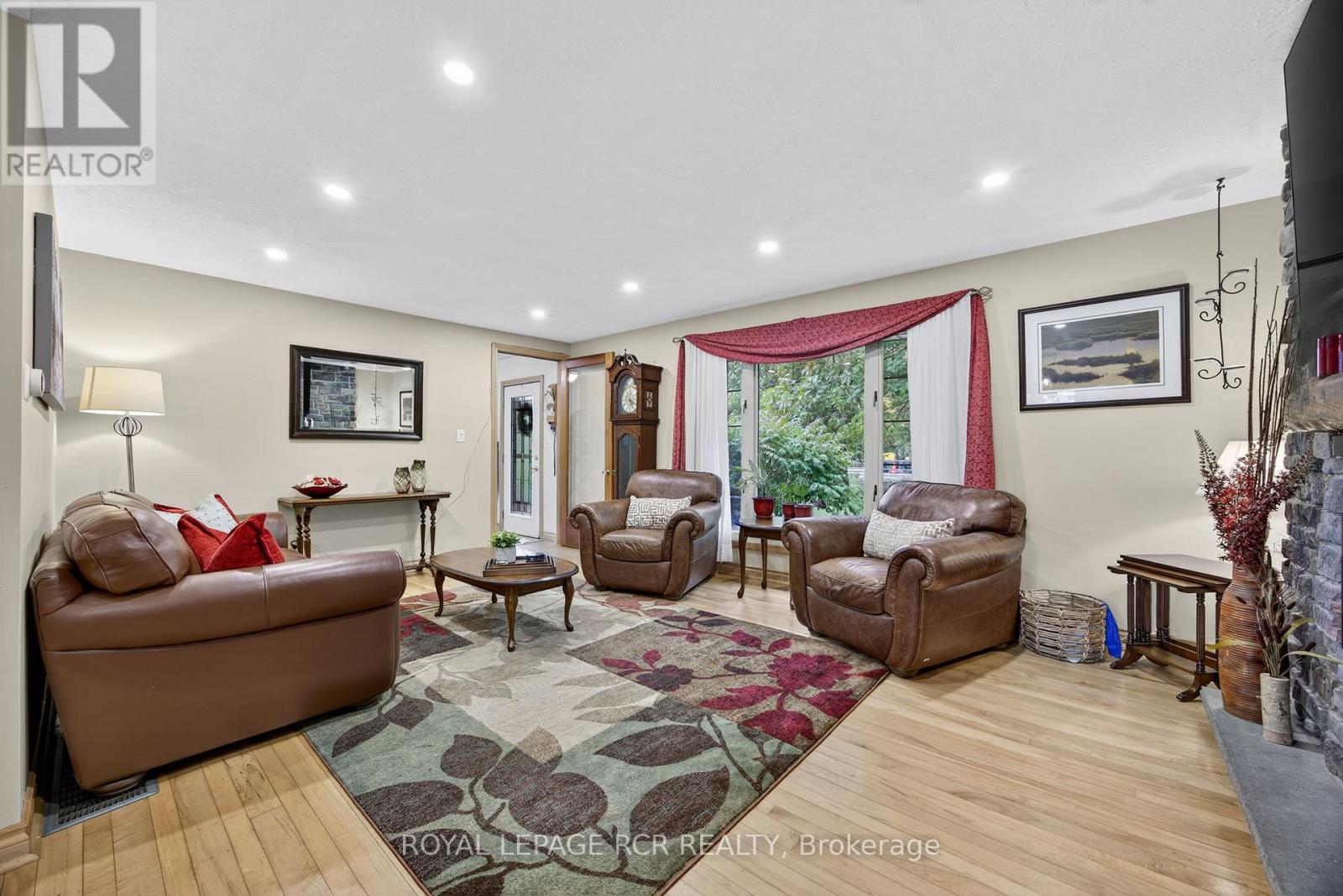 88 Walker Road W, Caledon, Ontario  L7C 0G8 - Photo 5 - W12565800