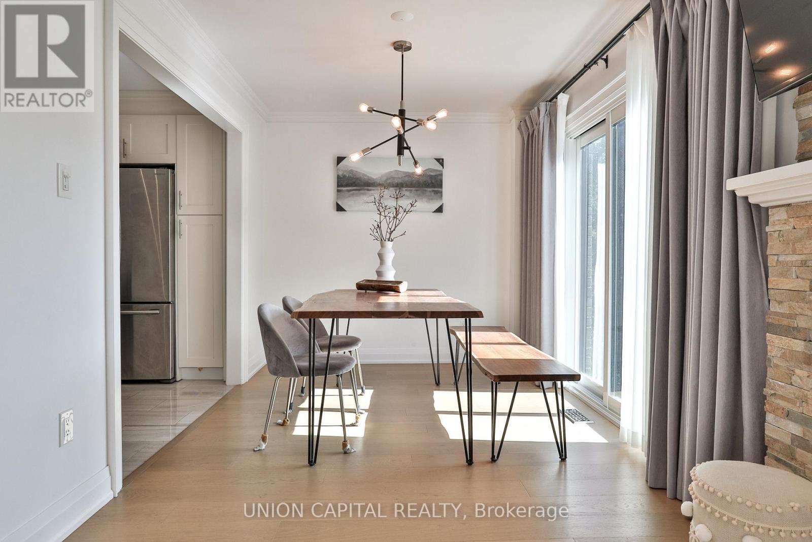 168 Kingsbridge Garden Circle, Mississauga, Ontario  L5R 1T5 - Photo 10 - W12565824