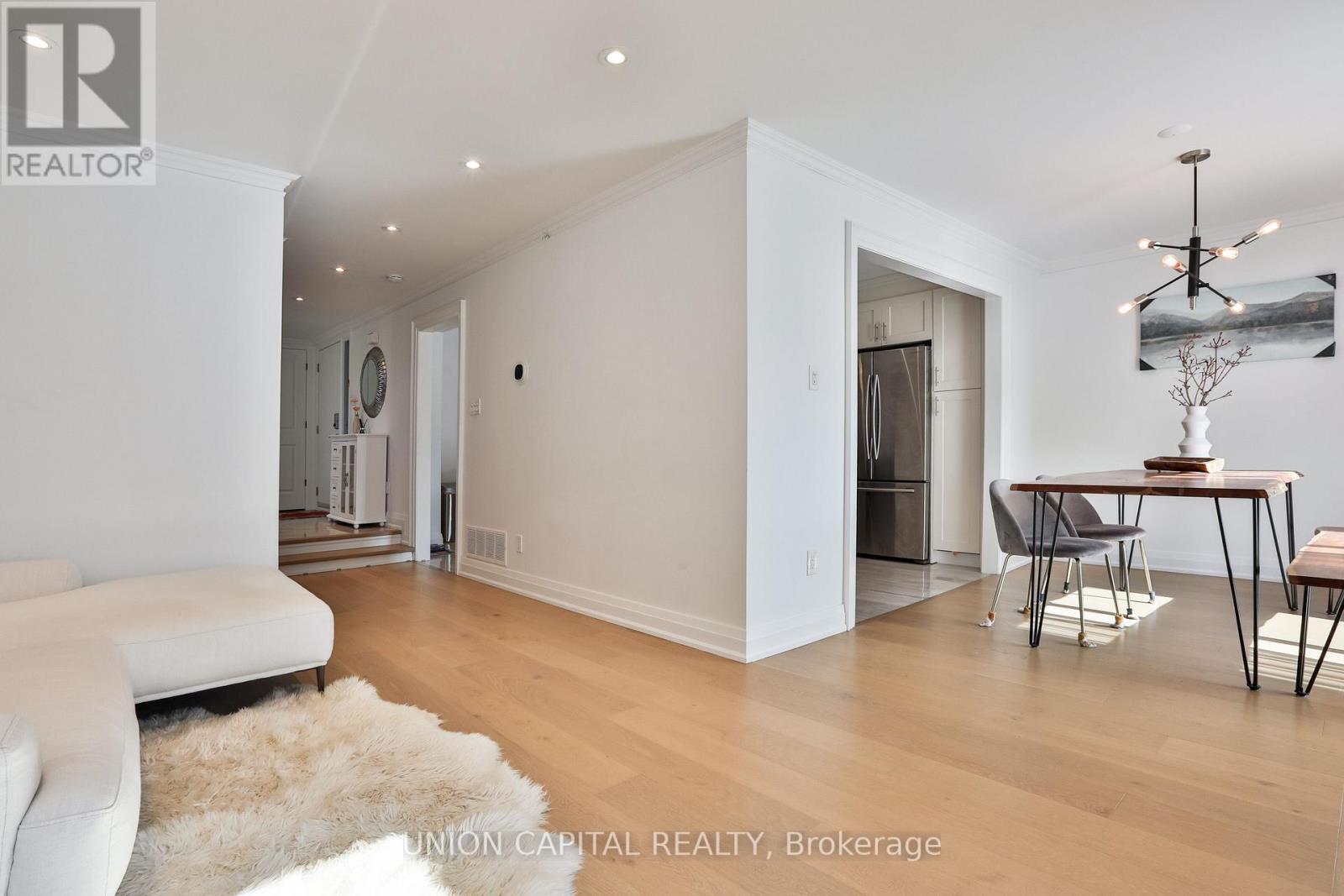 168 Kingsbridge Garden Circle, Mississauga, Ontario  L5R 1T5 - Photo 6 - W12565824