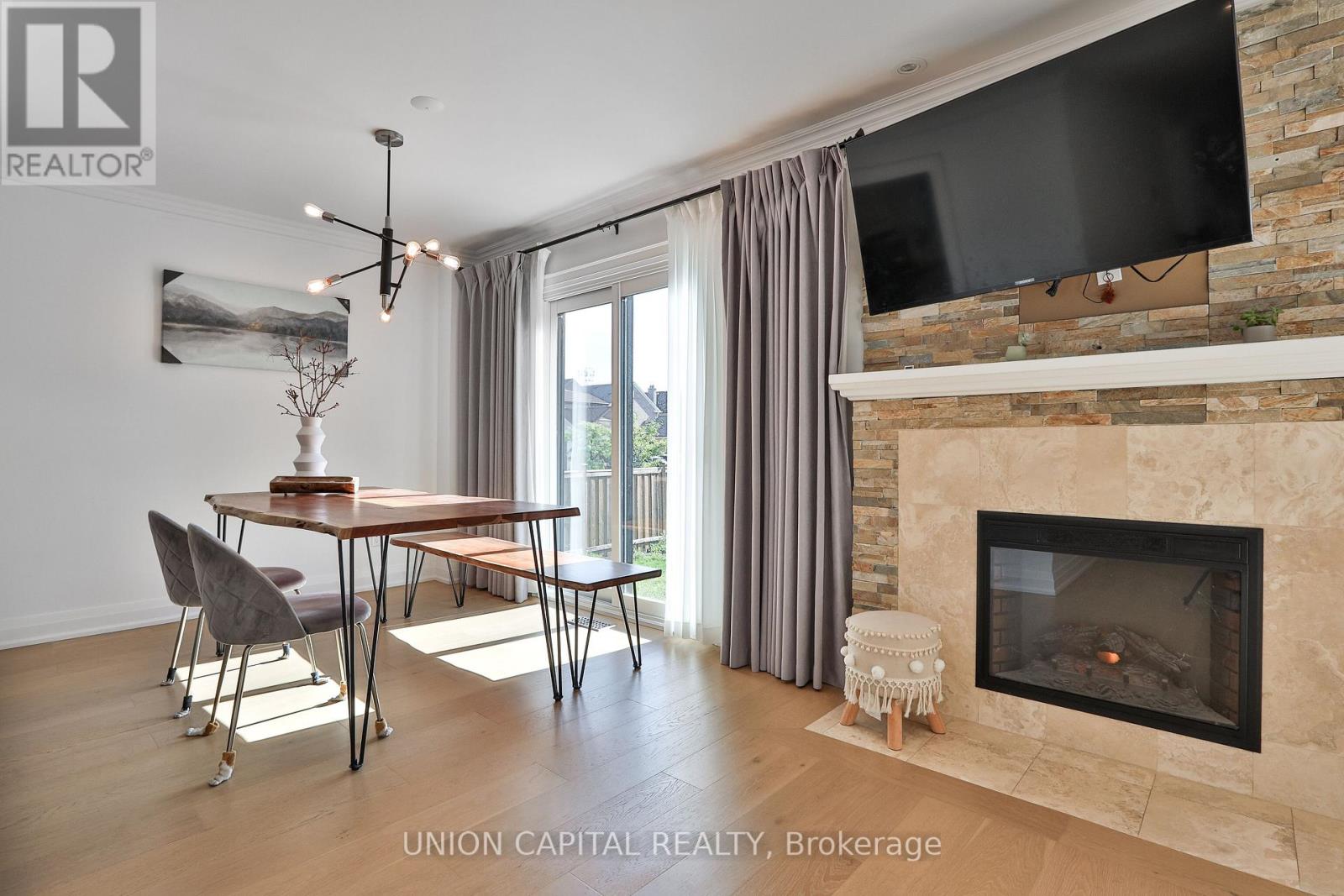 168 Kingsbridge Garden Circle, Mississauga, Ontario  L5R 1T5 - Photo 7 - W12565824