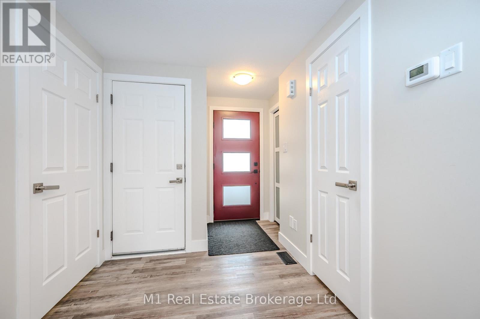 155 Stephanie Drive, Guelph, Ontario  N1K 1X7 - Photo 4 - X12565892