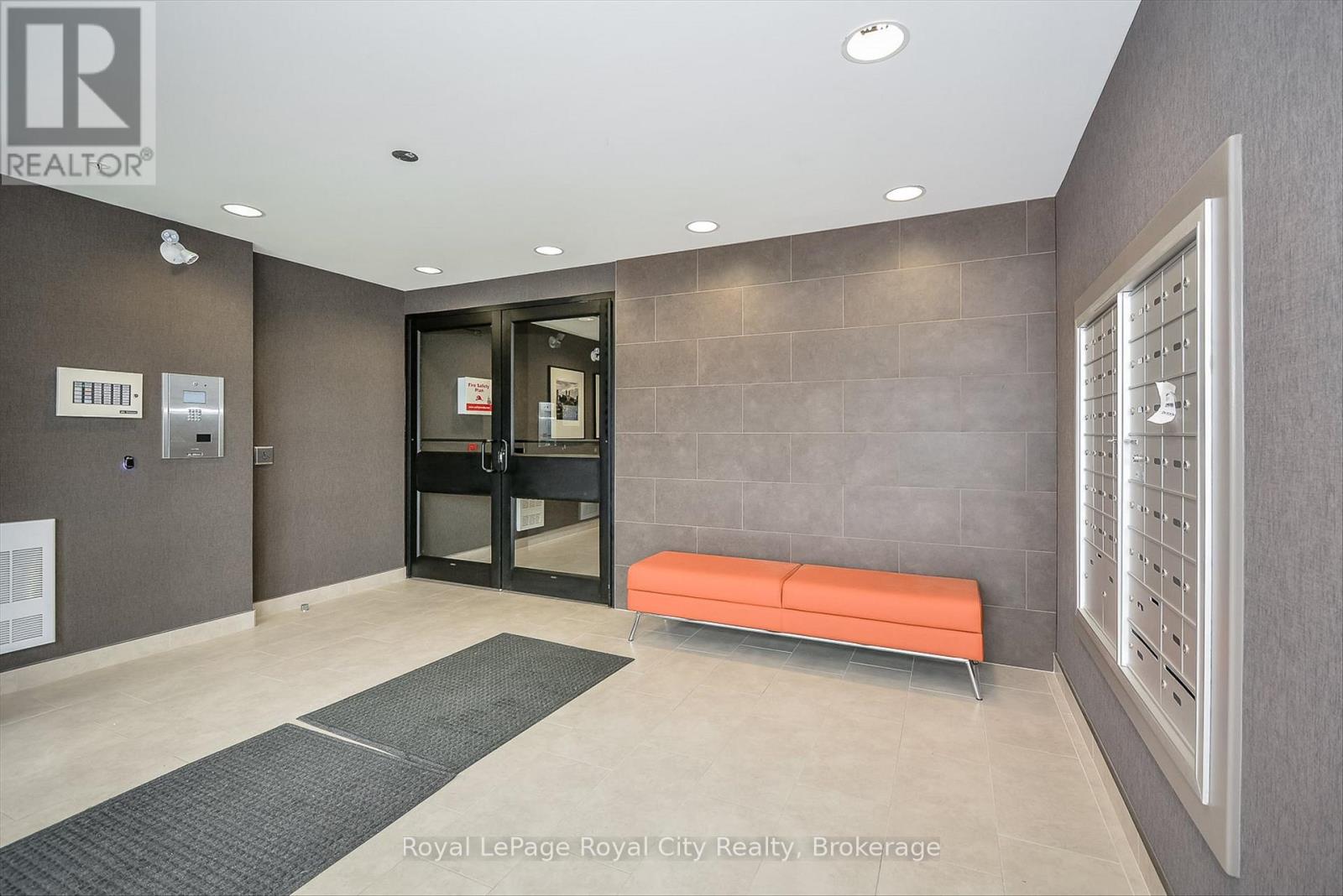 301 - 17 Kay Crescent, Guelph (Pineridge/westminster Woods), Ontario  N1L 1H1 - Photo 4 - X12565946