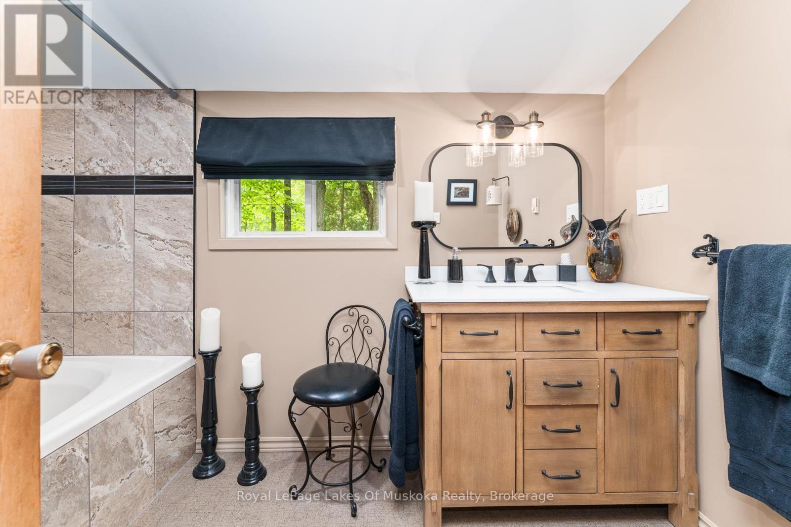 168 Lakeshore Road, Burk's Falls, Ontario  P0A 1C0 - Photo 19 - X12565950