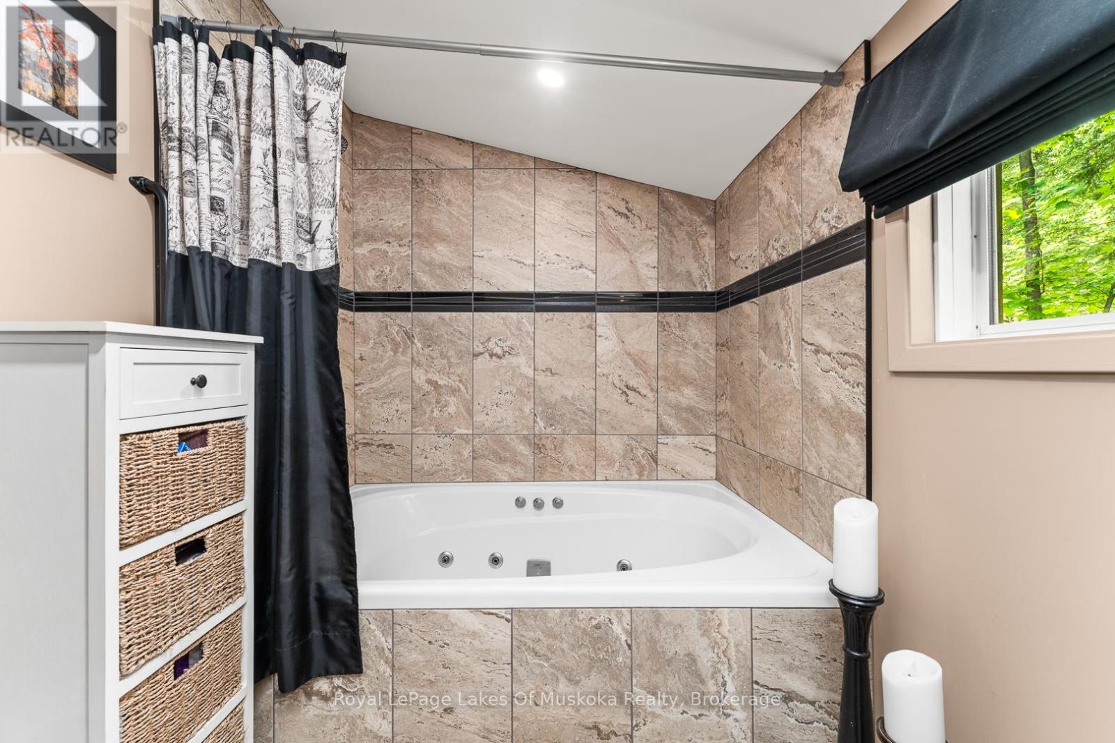 168 Lakeshore Road, Burk's Falls, Ontario  P0A 1C0 - Photo 20 - X12565950