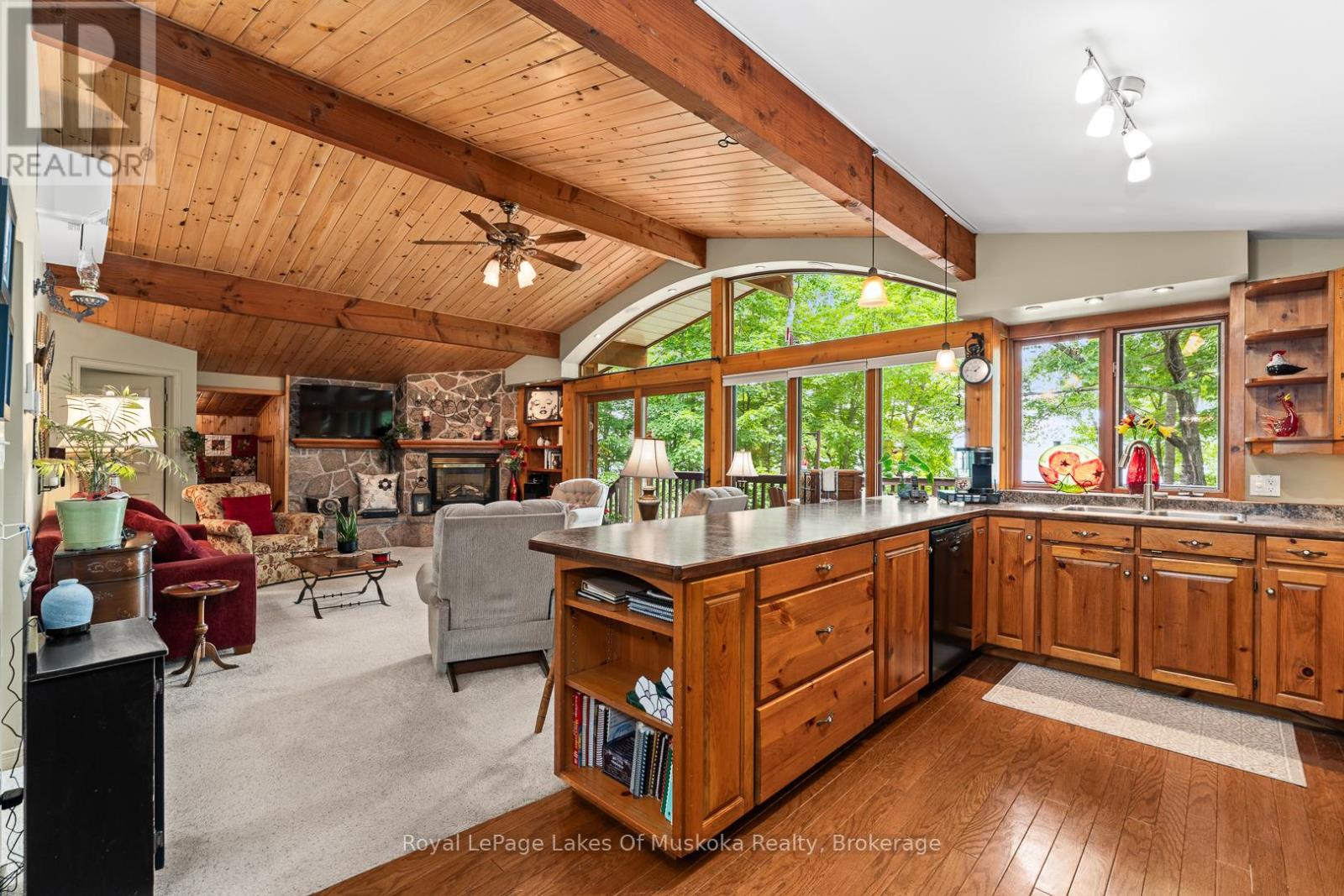 168 Lakeshore Road, Burk's Falls, Ontario  P0A 1C0 - Photo 7 - X12565950