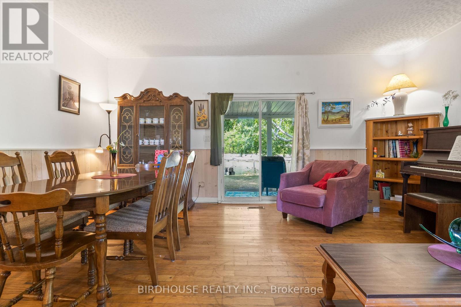 70 Ridout Street, Kawartha Lakes, Ontario  K9V 2B8 - Photo 6 - X12565910