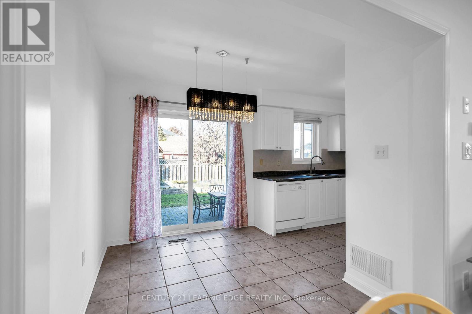 332 Swindells Street, Clarington, Ontario  L1C 5G9 - Photo 5 - E12564434