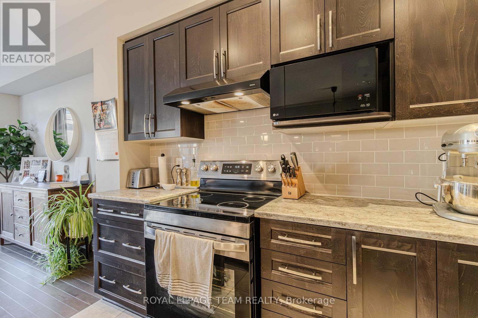 546 Triangle Street, Ottawa, Ontario  K2V 0M5 - Photo 17 - X12565880