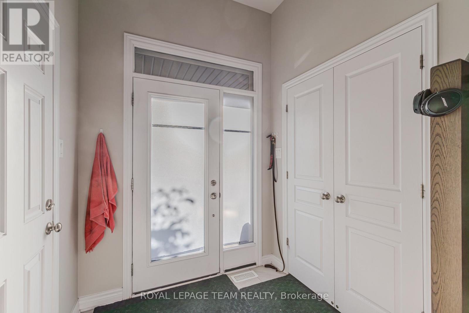 546 Triangle Street, Ottawa, Ontario  K2V 0M5 - Photo 3 - X12565880