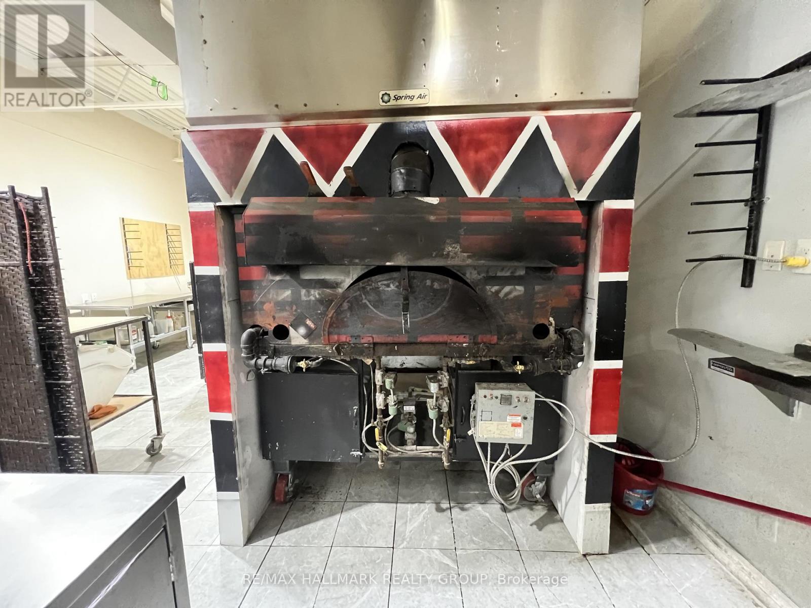 10 - 462 Hazeldean Road, Ottawa, Ontario  K2L 1V3 - Photo 18 - X12565954