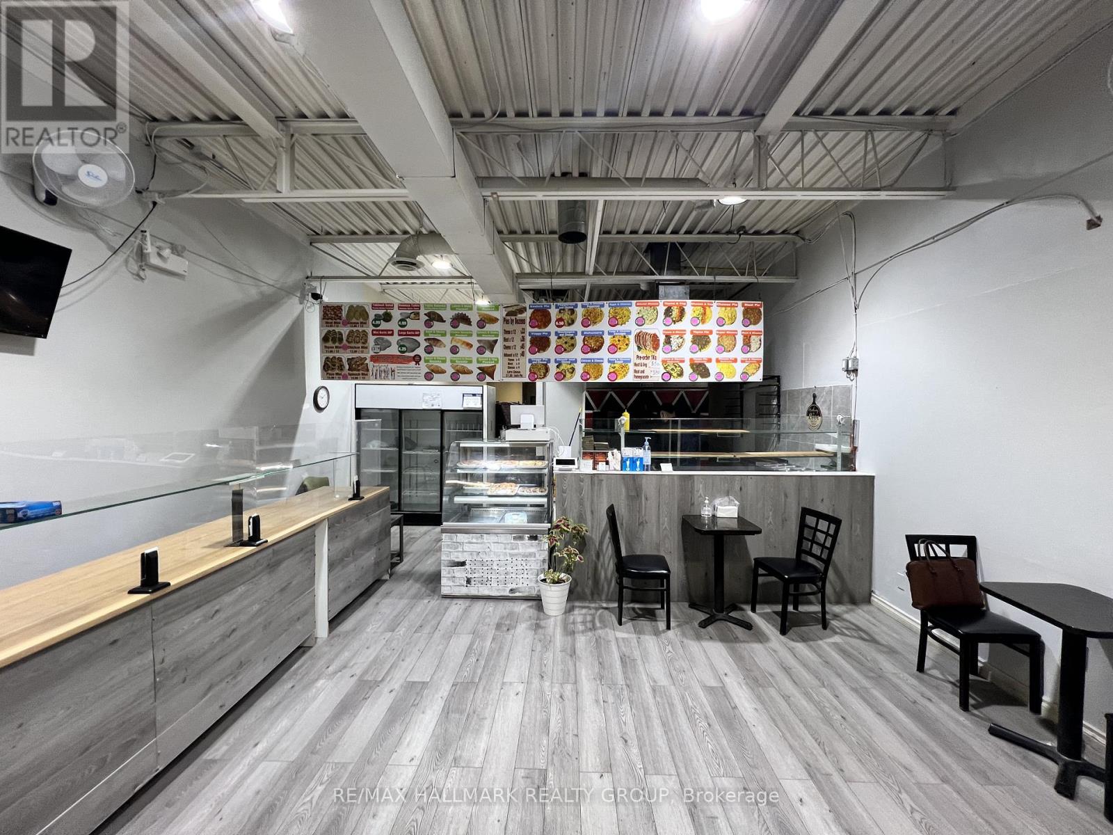 10 - 462 Hazeldean Road, Ottawa, Ontario  K2L 1V3 - Photo 2 - X12565954