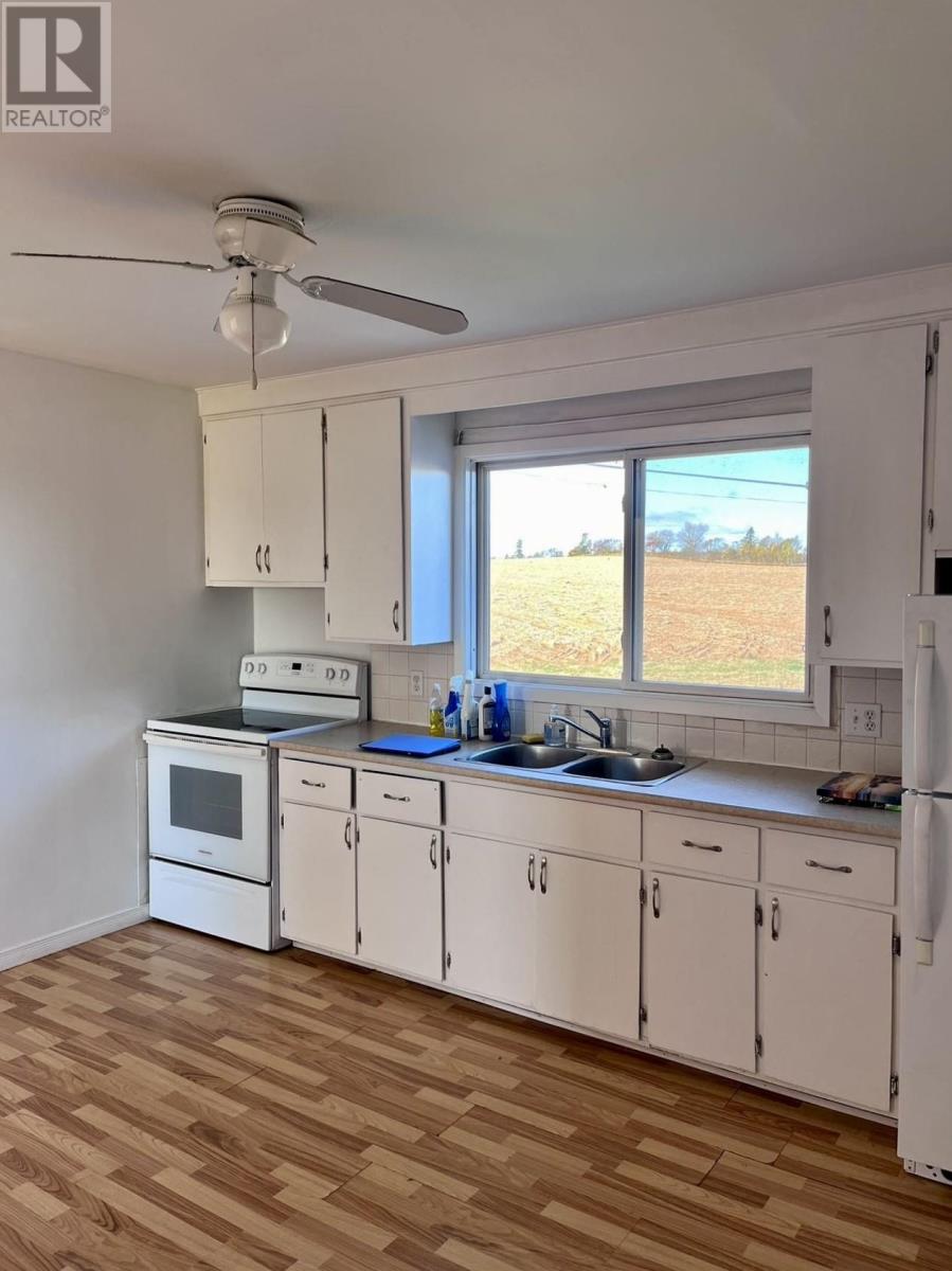 78 Main Street, Cornwall, Prince Edward Island  C0A 1H8 - Photo 8 - 202528366