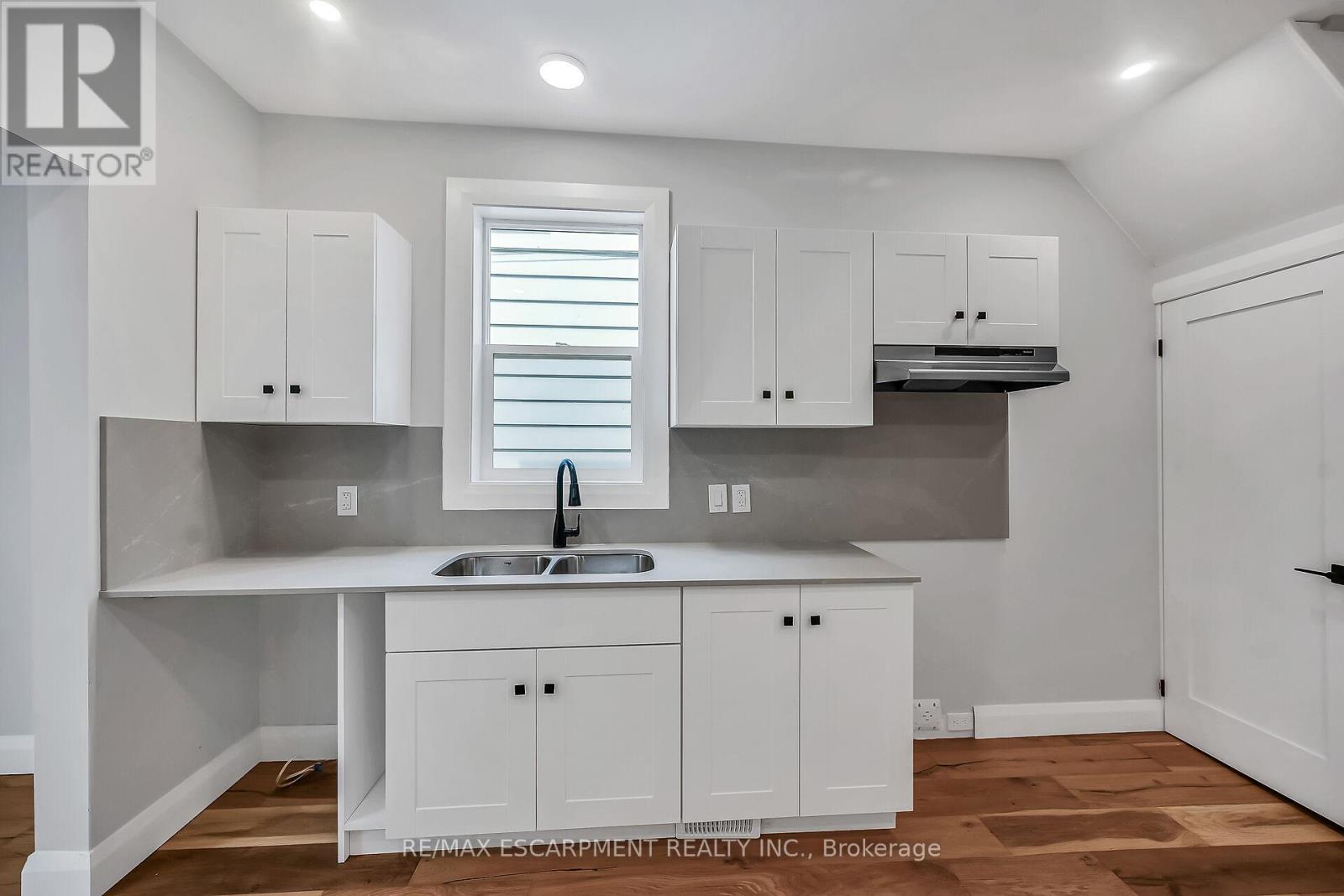 193 Glendale Avenue N, Hamilton, Ontario  L8L 7K2 - Photo 12 - X12565692