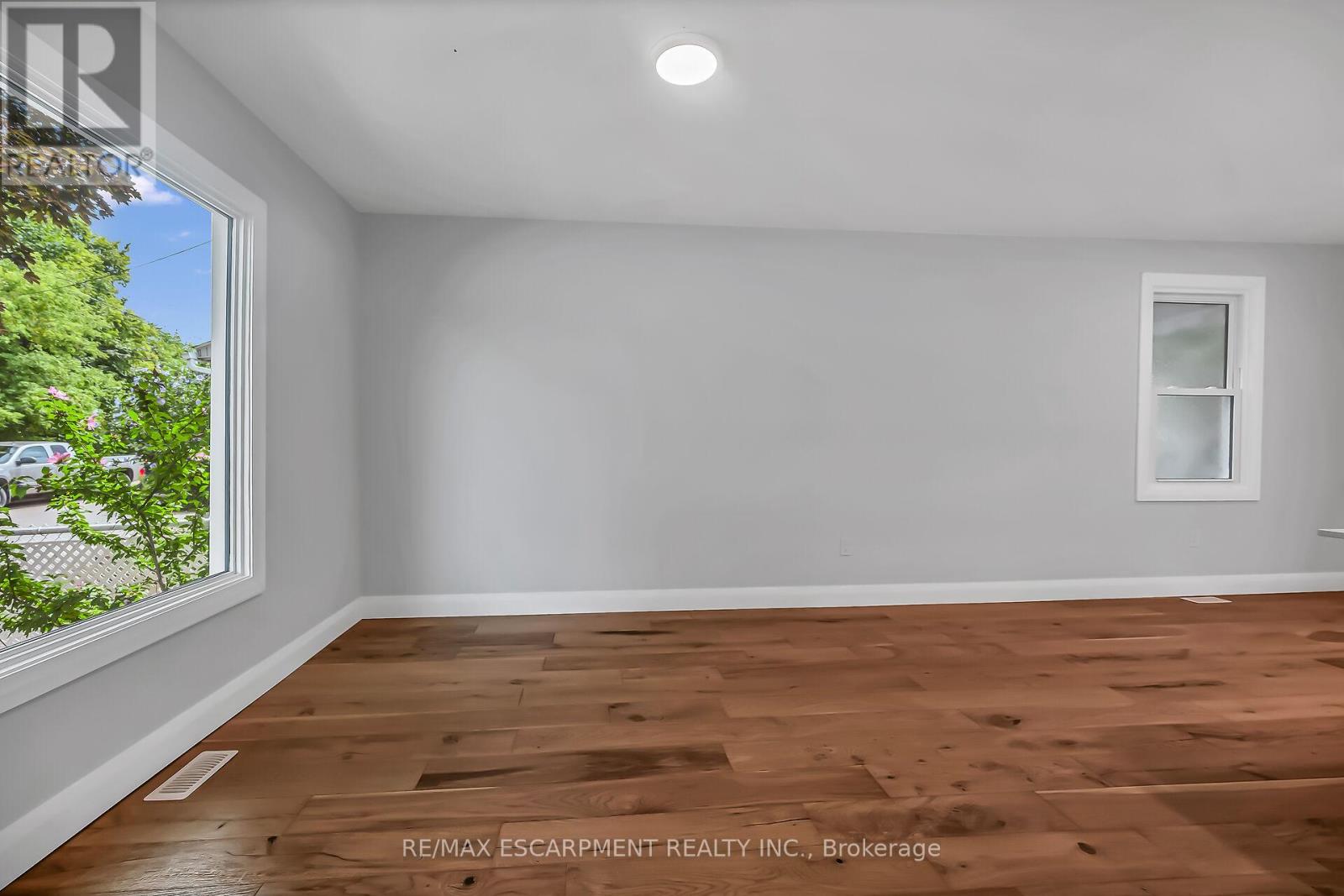 193 Glendale Avenue N, Hamilton, Ontario  L8L 7K2 - Photo 5 - X12565692