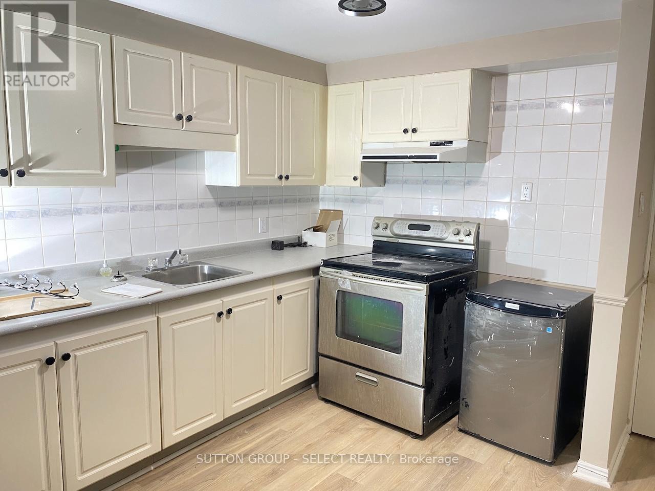 Lower - 126 St Bees Court, London North, Ontario  N6G 4C1 - Photo 2 - X12565918