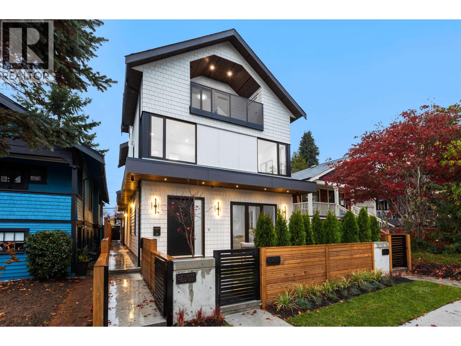 2 2607 DUNDAS STREET, Vancouver, British Columbia