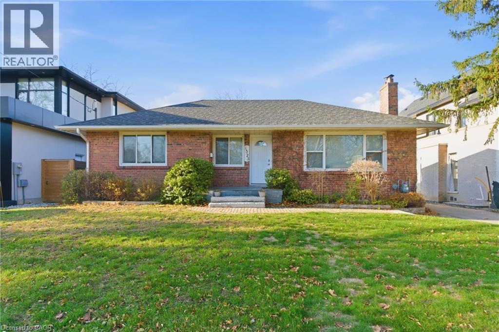 1523 CONSTANCE Drive, Oakville, Ontario