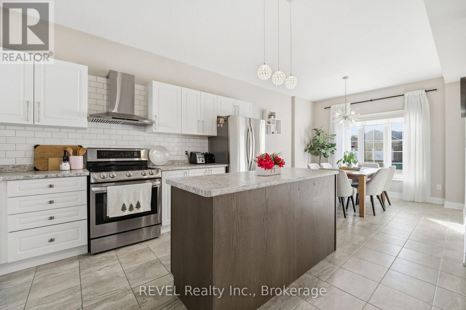 1058 Meadowood Street, Fort Erie, Ontario  L2A 0B9 - Photo 12 - X12565932