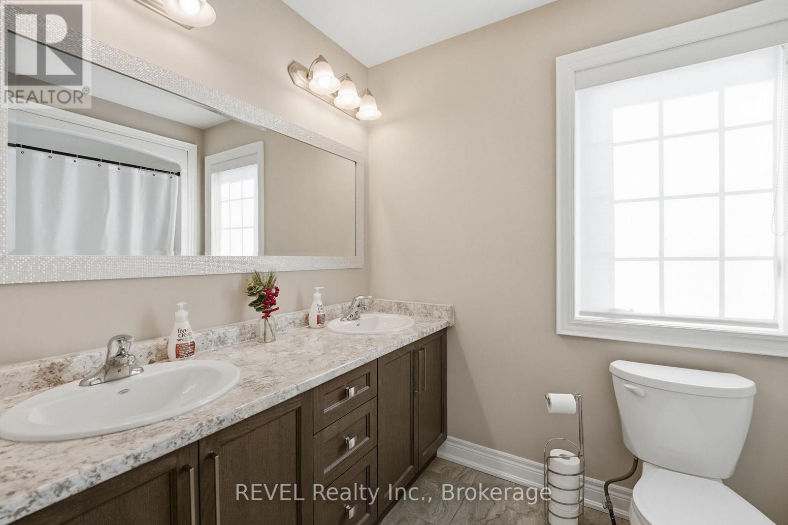 1058 Meadowood Street, Fort Erie, Ontario  L2A 0B9 - Photo 26 - X12565932