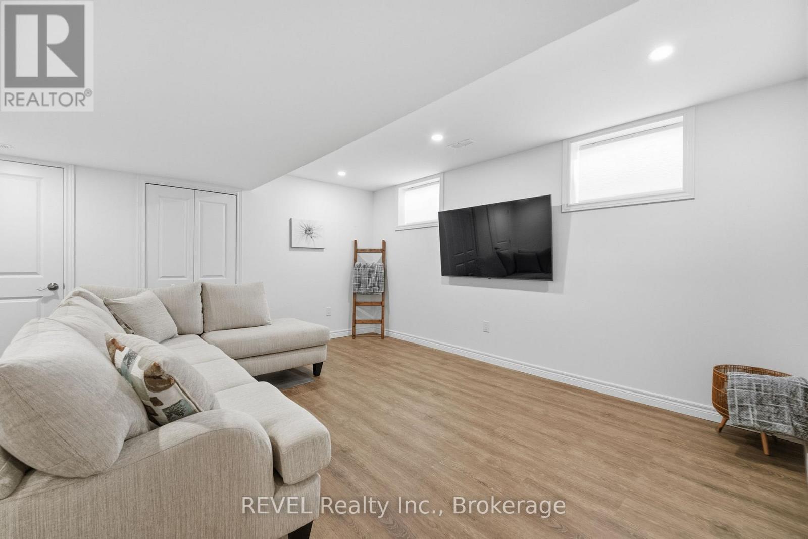 1058 Meadowood Street, Fort Erie, Ontario  L2A 0B9 - Photo 34 - X12565932