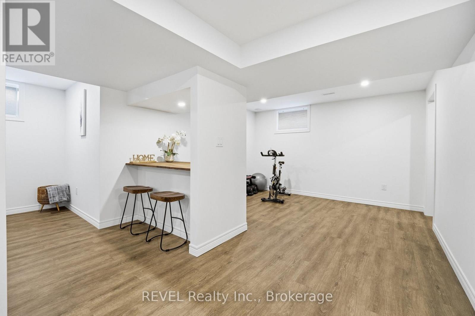 1058 Meadowood Street, Fort Erie (Crescent Park), Ontario  L2A 0B9 - Photo 37 - X12565932