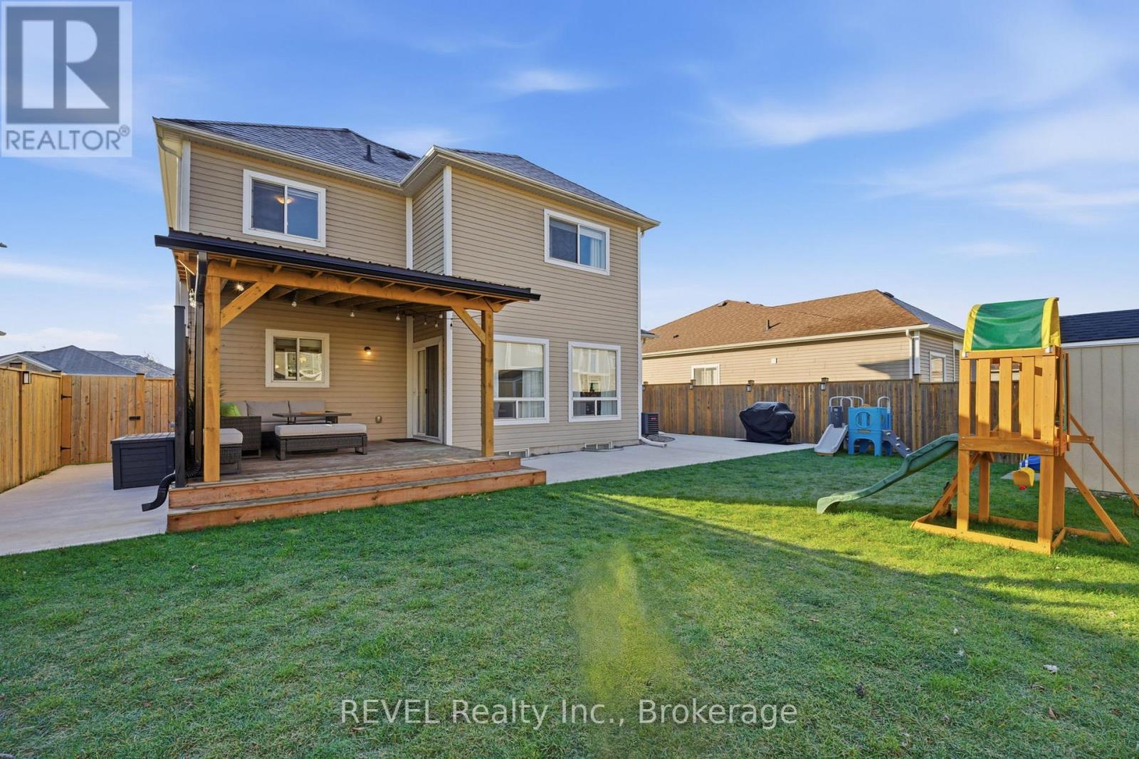 1058 Meadowood Street, Fort Erie (Crescent Park), Ontario  L2A 0B9 - Photo 43 - X12565932