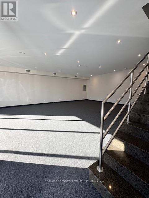 5 - 399 Applewood Crescent, Vaughan, Ontario  L4K 4J3 - Photo 3 - N12411547