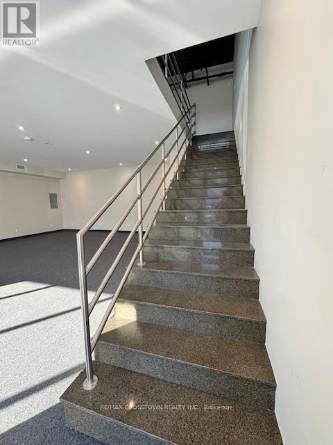 5 - 399 Applewood Crescent, Vaughan, Ontario  L4K 4J3 - Photo 6 - N12411547