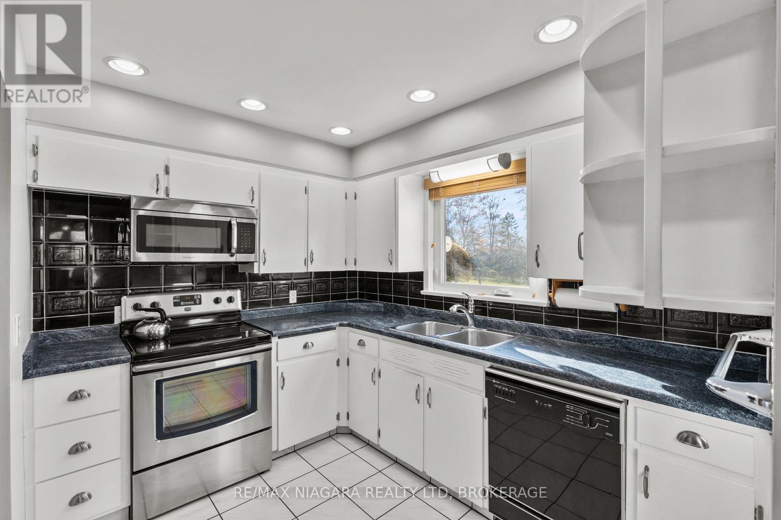 61 Coronation Road W, Port Colborne, Ontario  L3K 3Z5 - Photo 13 - X12565928