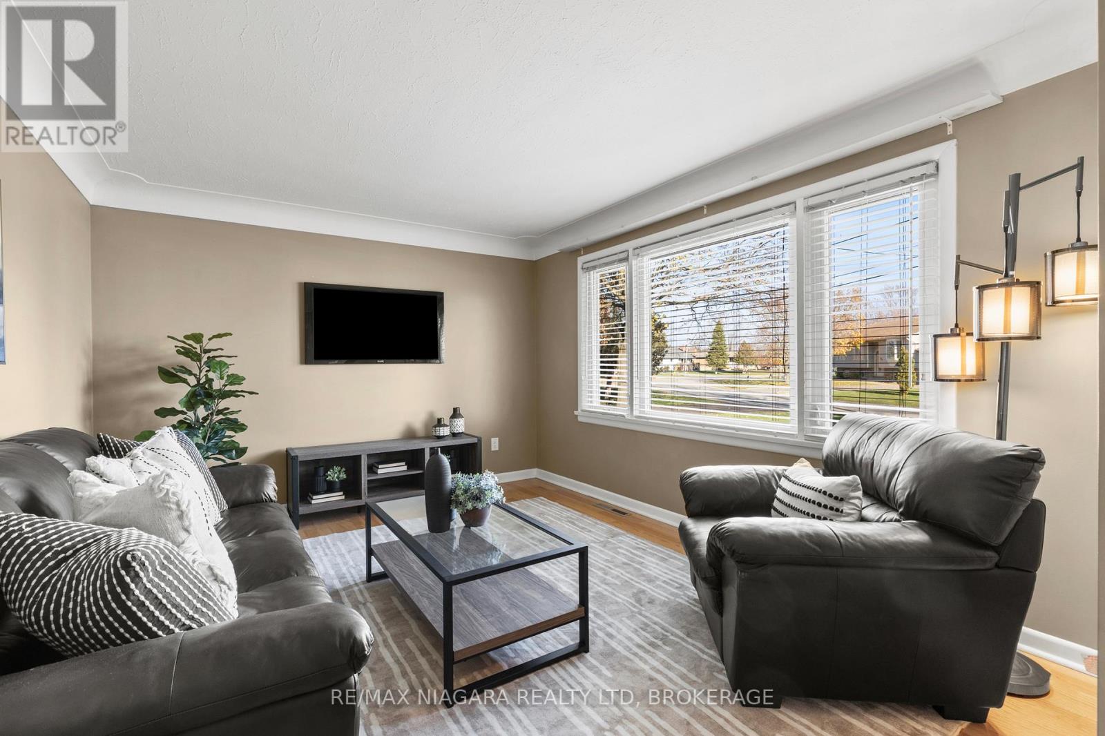 61 Coronation Road W, Port Colborne, Ontario  L3K 3Z5 - Photo 10 - X12565928