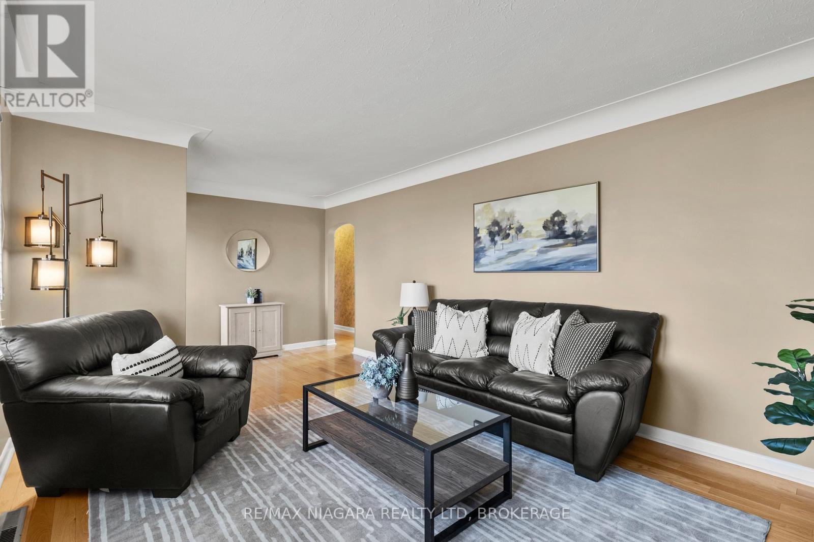 61 Coronation Road W, Port Colborne, Ontario  L3K 3Z5 - Photo 9 - X12565928