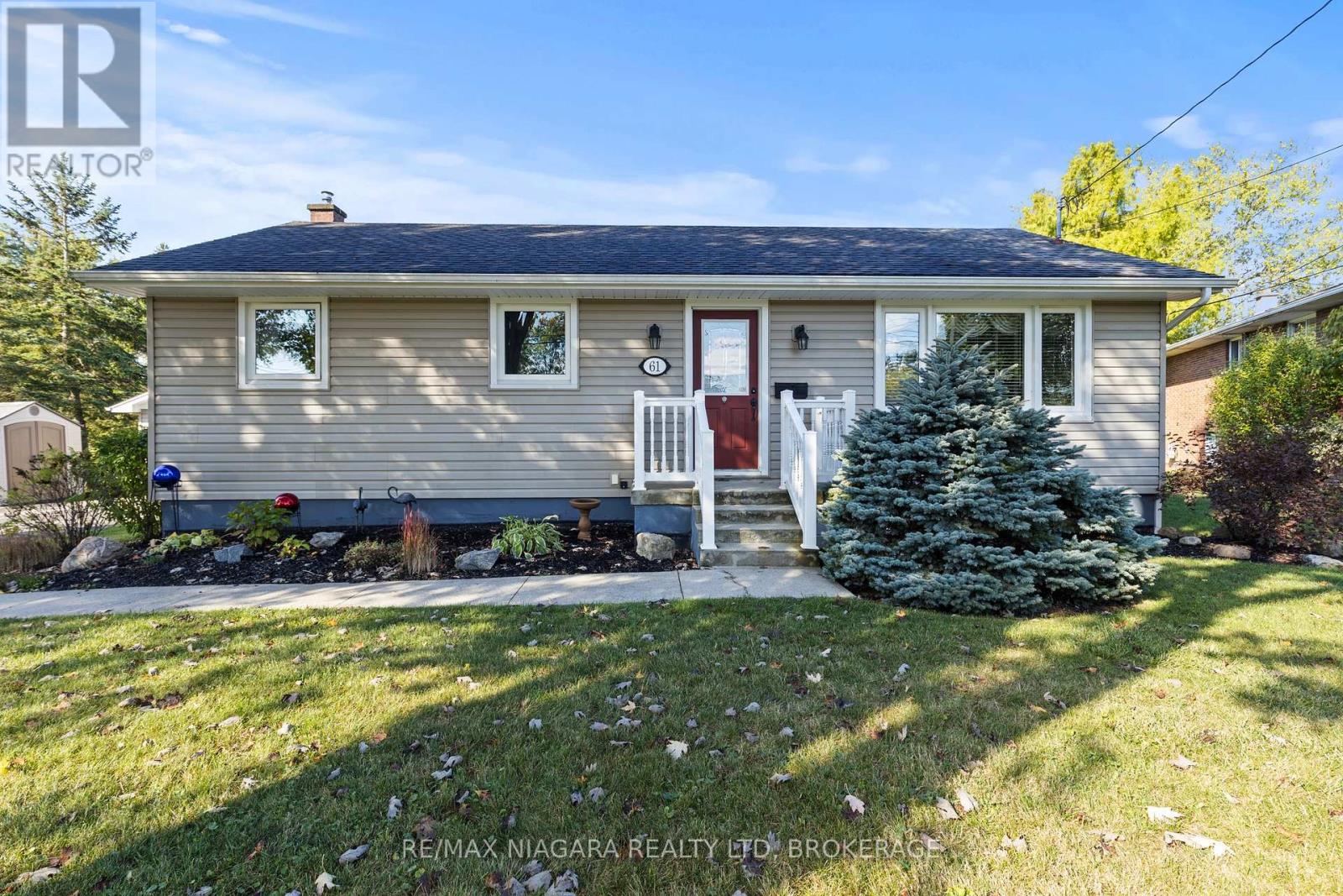 61 Coronation Road W, Port Colborne, Ontario  L3K 3Z5 - Photo 3 - X12565928